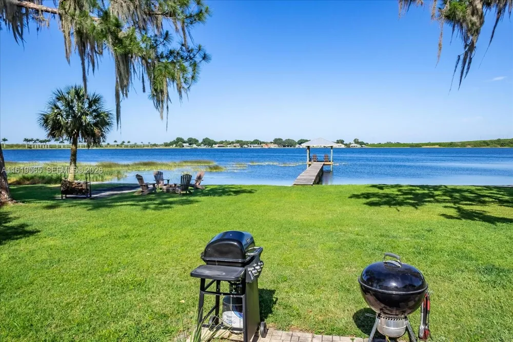 924 Lake Dr E Lake Placid, FL 33852