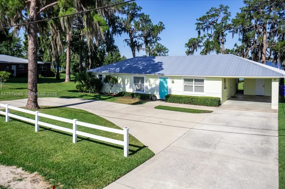 924 Lake Dr E Lake Placid, FL 33852