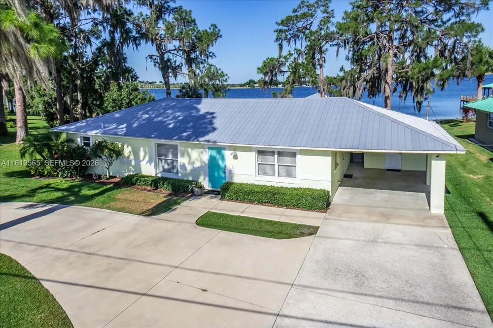 924 Lake Dr E Lake Placid, FL 33852