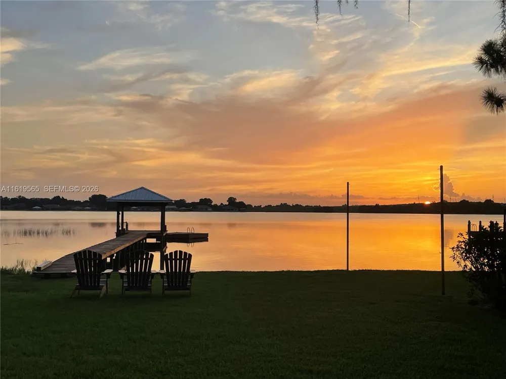 924 Lake Dr E Lake Placid, FL 33852