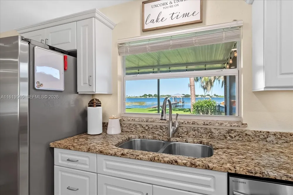 924 Lake Dr E Lake Placid, FL 33852