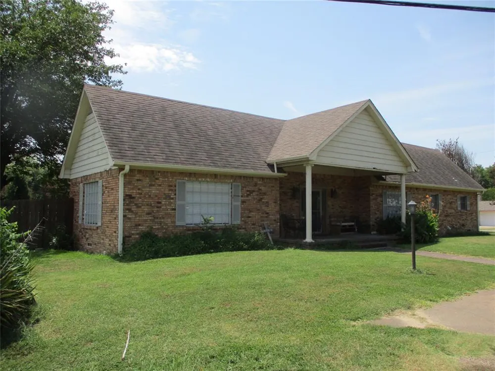 235 Industrial Point, TX 75472