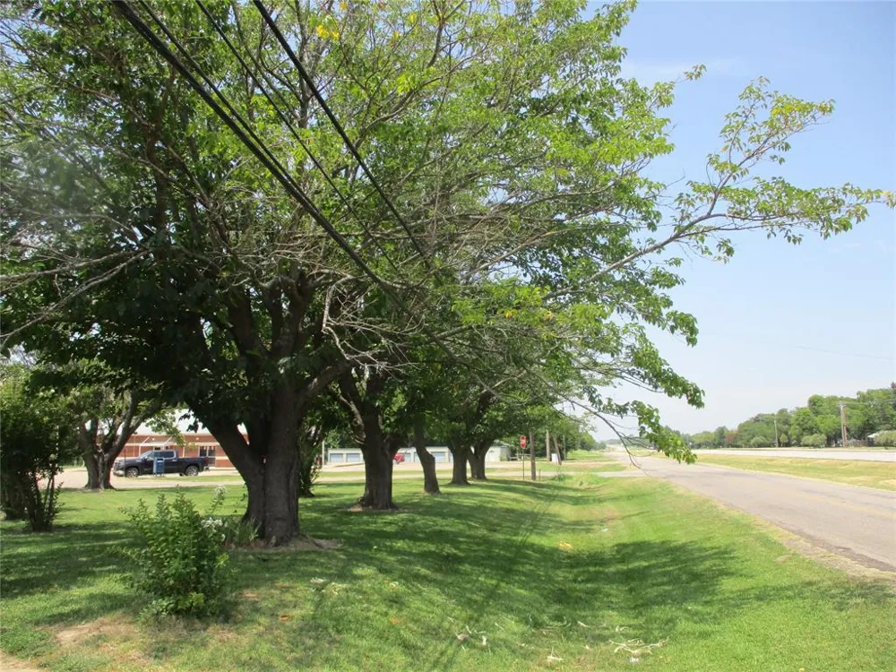 235 Industrial Point, TX 75472