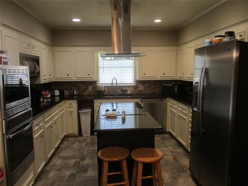 235 Industrial Point, TX 75472