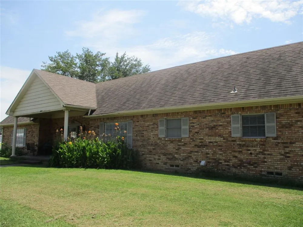 235 Industrial Point, TX 75472