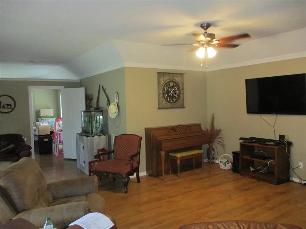 235 Industrial Point, TX 75472