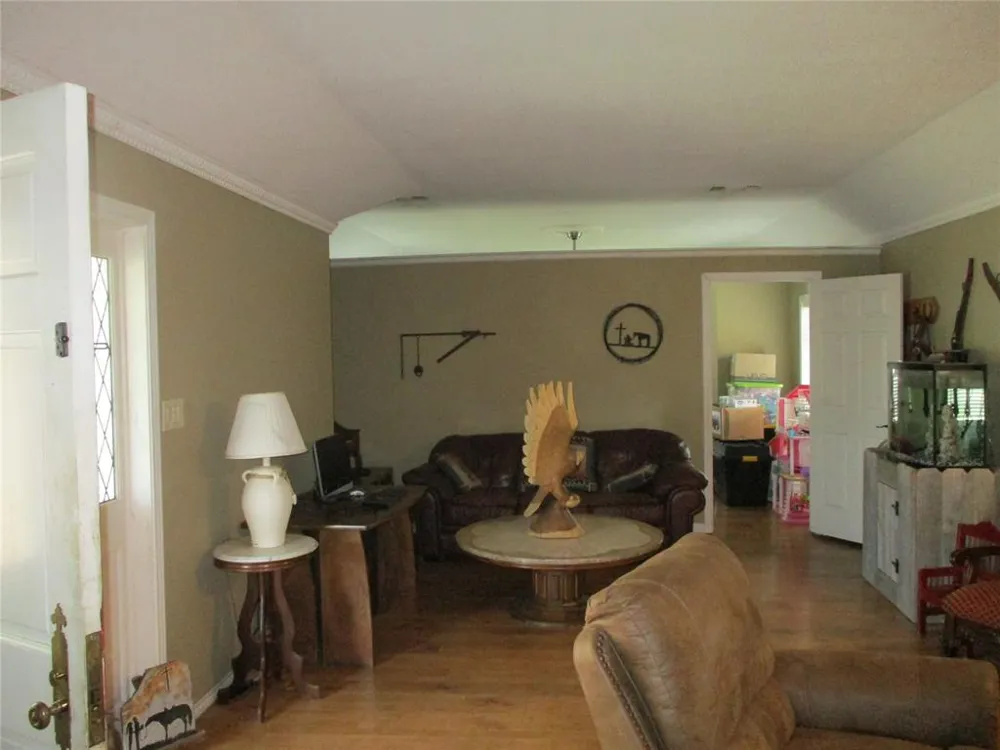 235 Industrial Point, TX 75472