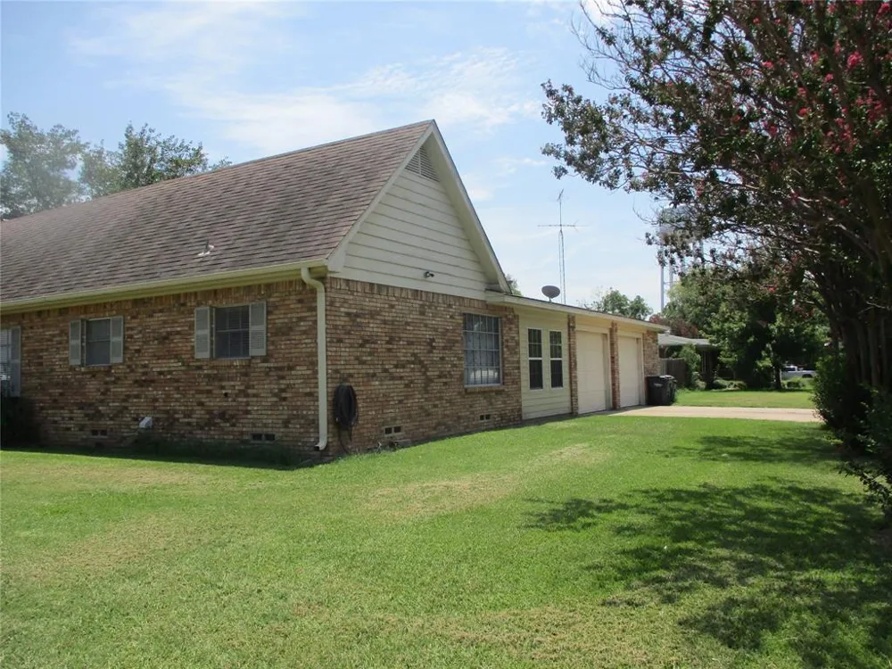 235 Industrial Point, TX 75472