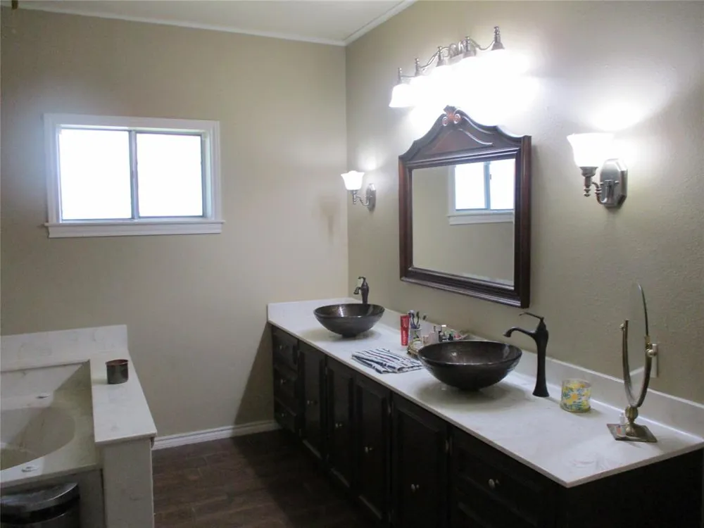 235 Industrial Point, TX 75472