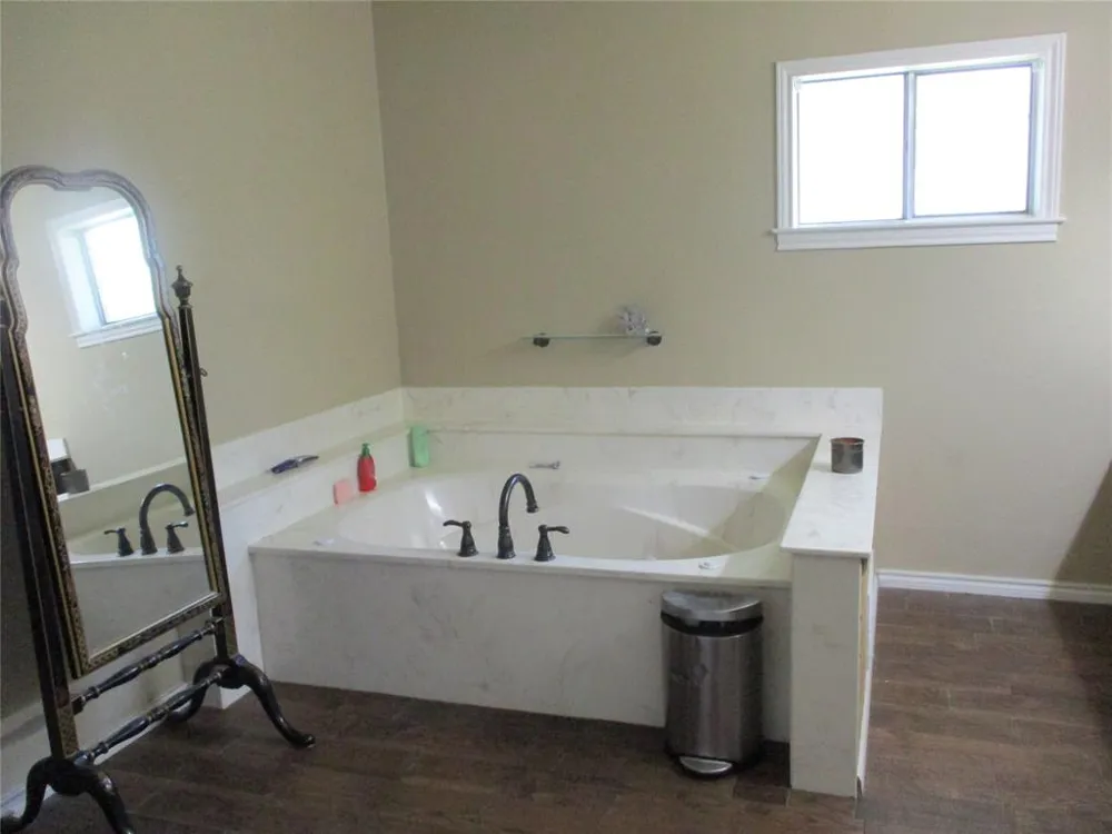 235 Industrial Point, TX 75472