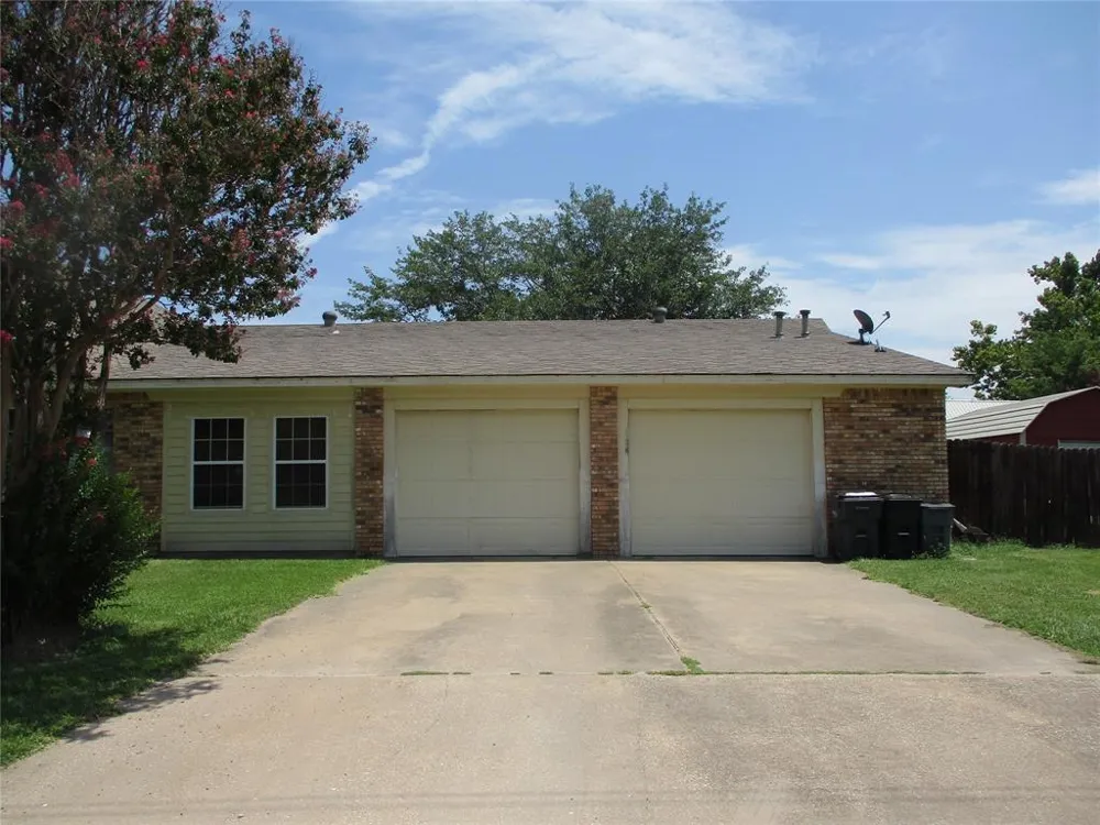 235 Industrial Point, TX 75472