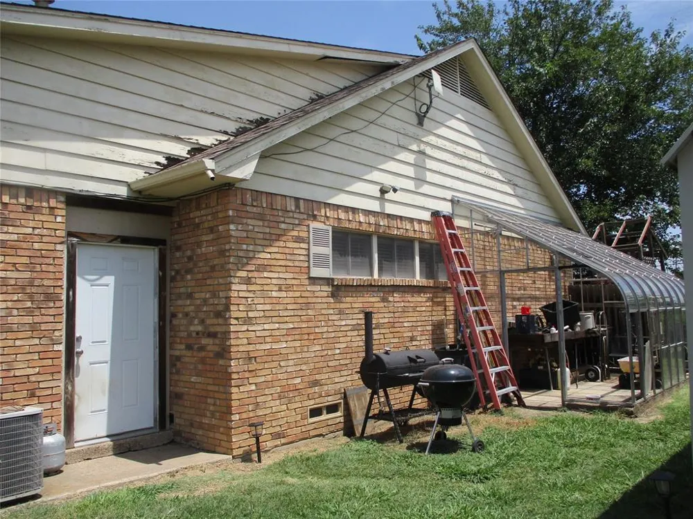 235 Industrial Point, TX 75472