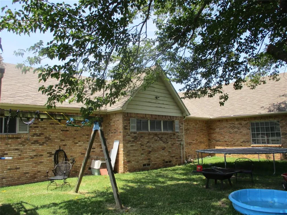 235 Industrial Point, TX 75472
