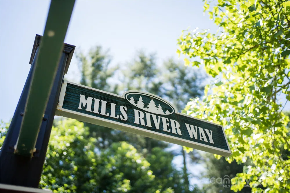 1018 Mills River Way Horse Shoe, NC 28742