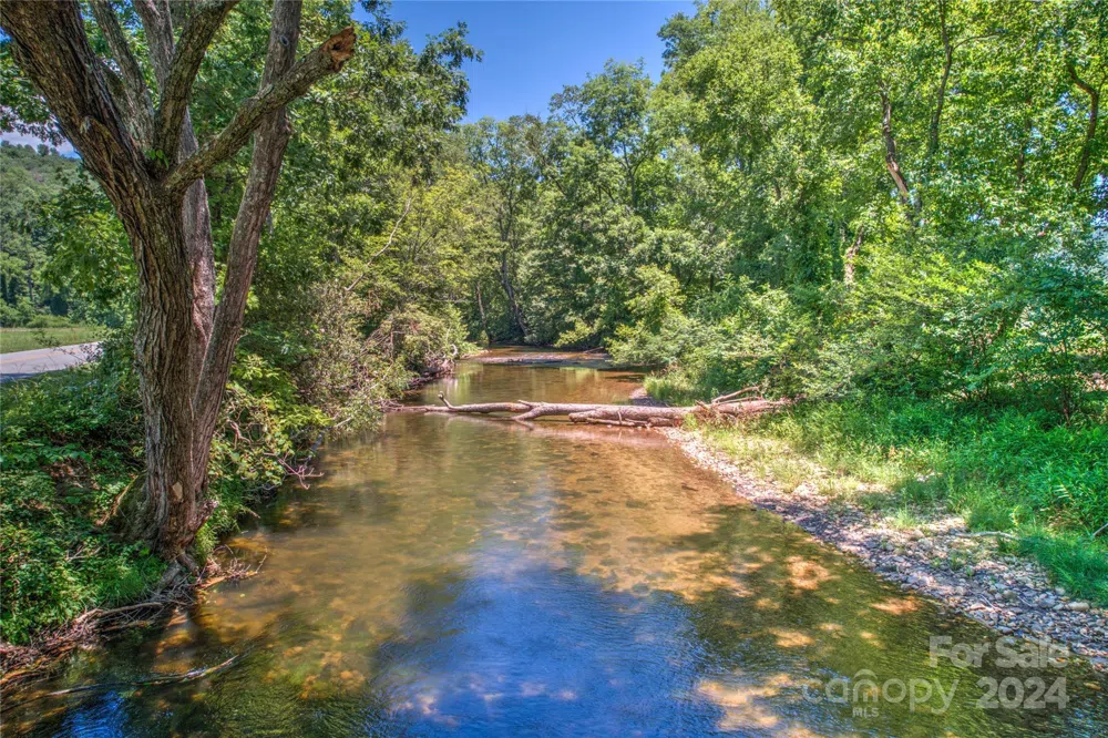1018 Mills River Way Horse Shoe, NC 28742