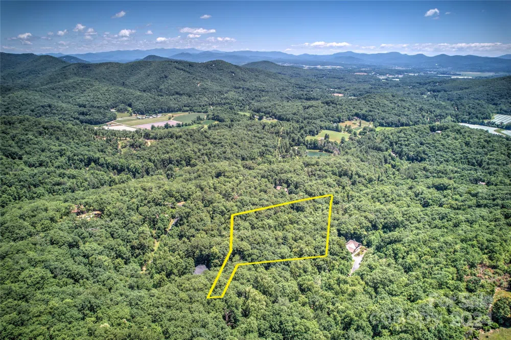 567 Shining Rock Path Horse Shoe, NC 28742