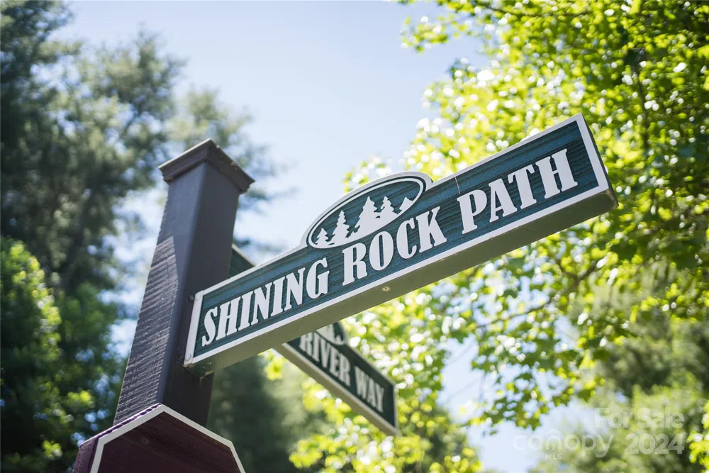 567 Shining Rock Path Horse Shoe, NC 28742