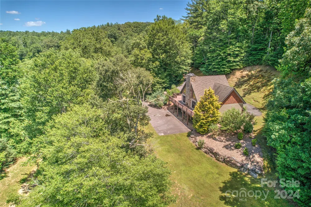 567 Shining Rock Path Horse Shoe, NC 28742