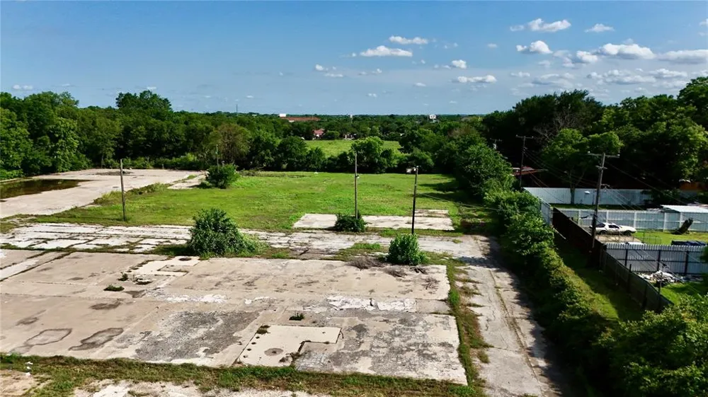 6820 Lake June Road Dallas, TX 75217