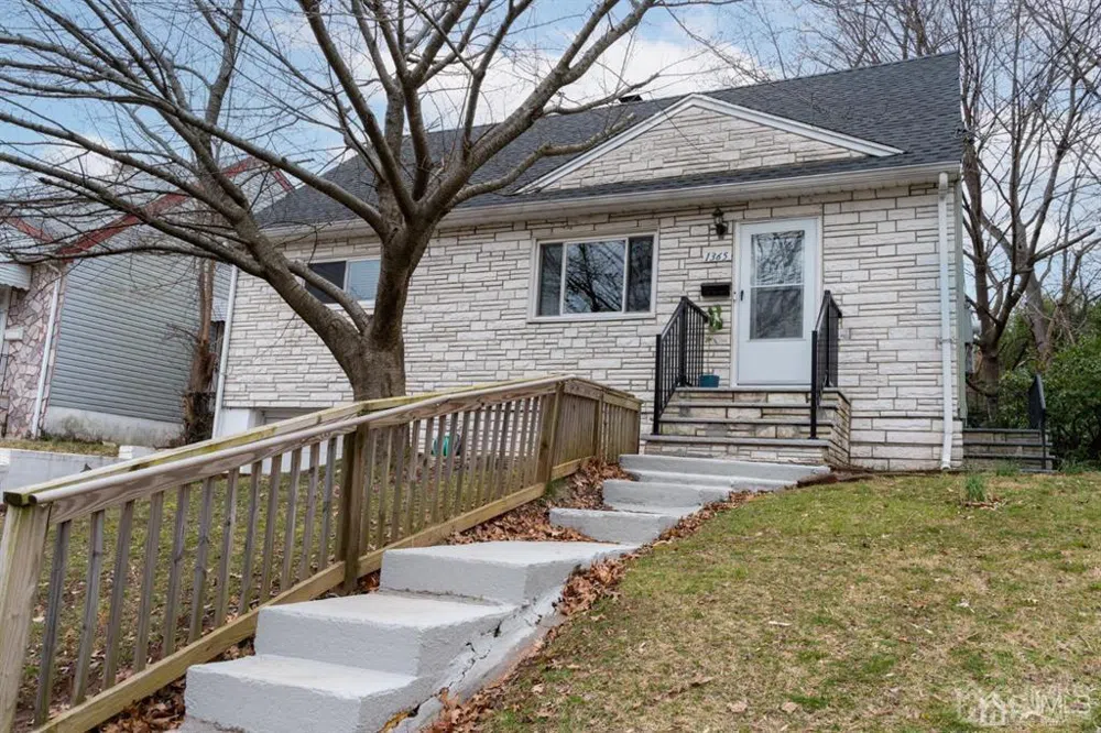 1365 Columbia Avenue