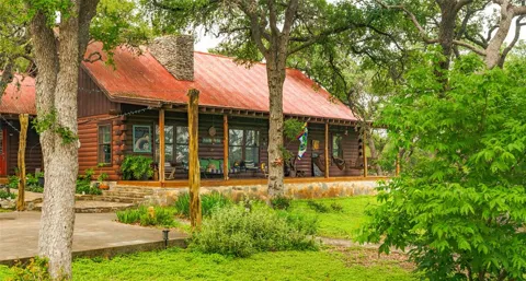 1218 Oakwood Loop