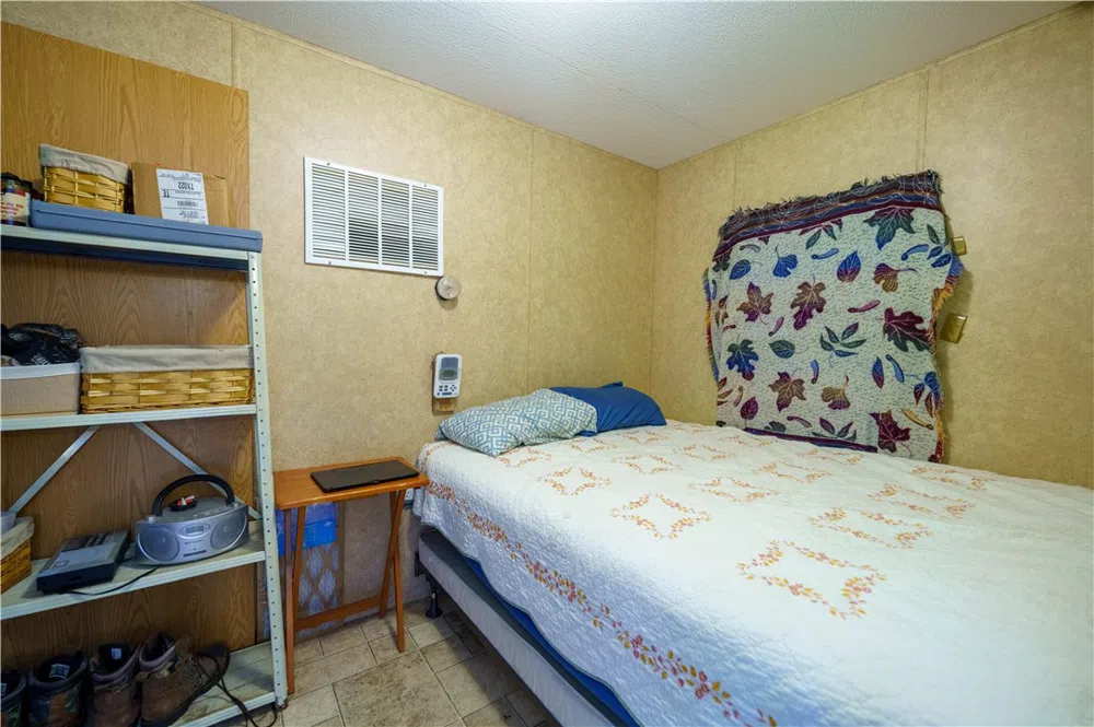 48 County Road 114 George West, TX 78022