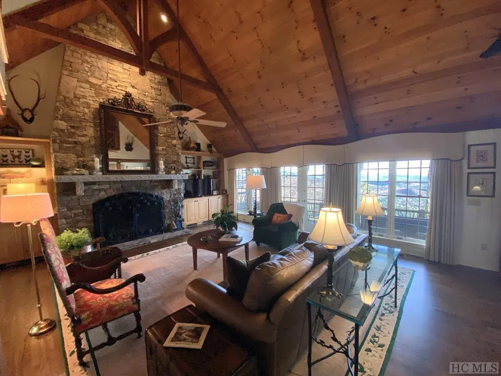 1734 Toxaway Drive Lake Toxaway, NC 28474