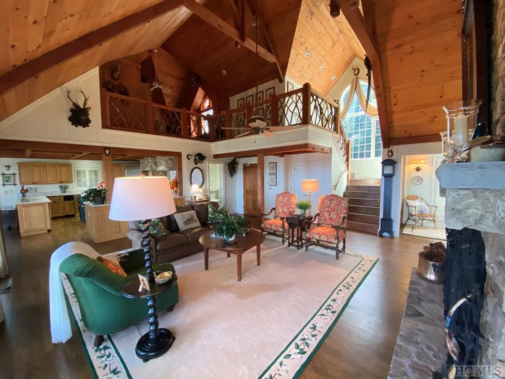 1734 Toxaway Drive Lake Toxaway, NC 28474