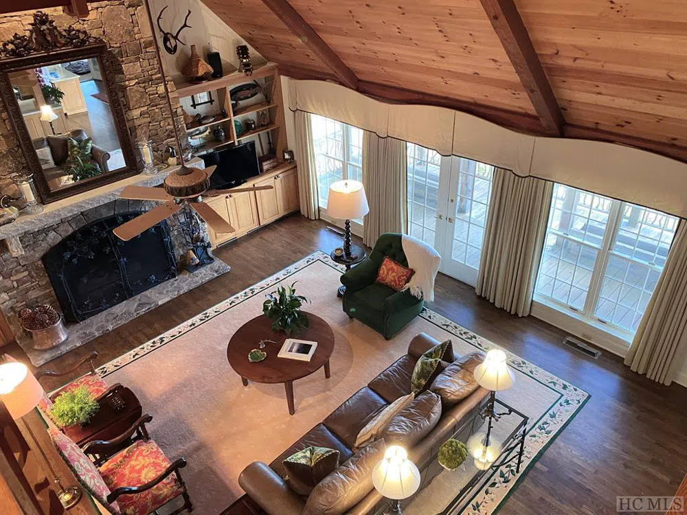 1734 Toxaway Drive Lake Toxaway, NC 28474