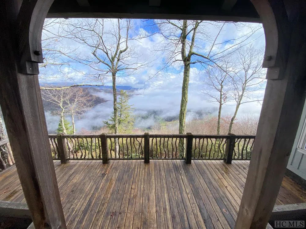 1734 Toxaway Drive Lake Toxaway, NC 28474
