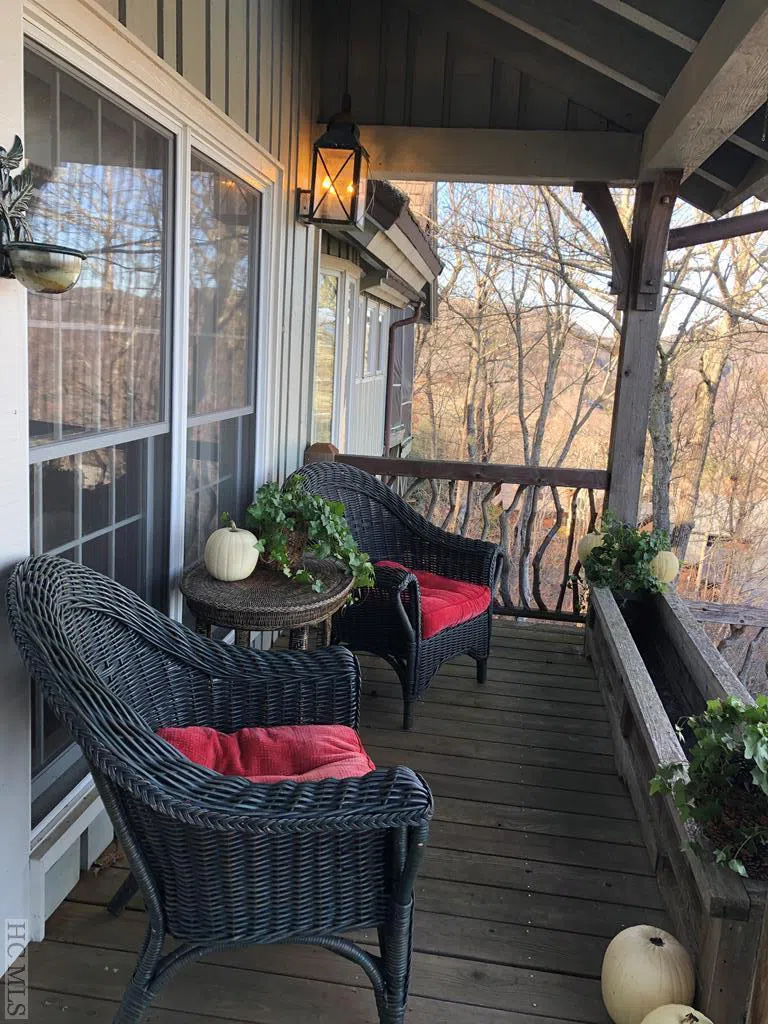 1734 Toxaway Drive Lake Toxaway, NC 28474
