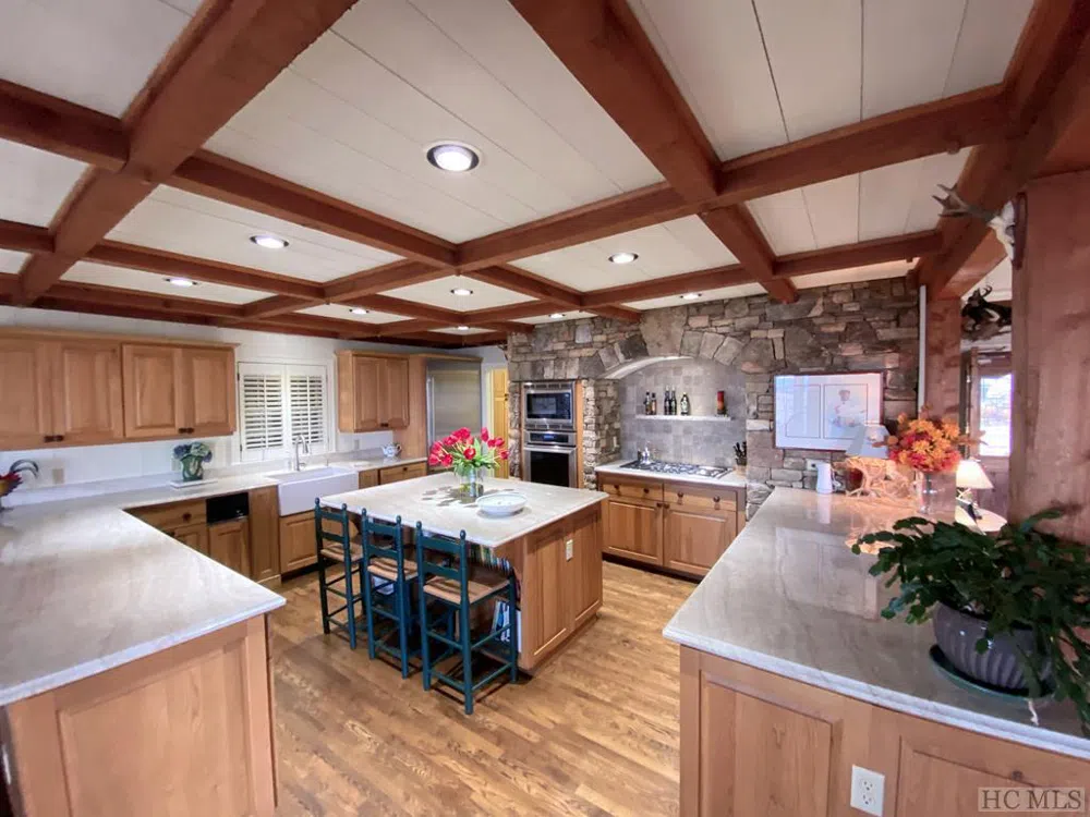 1734 Toxaway Drive Lake Toxaway, NC 28474