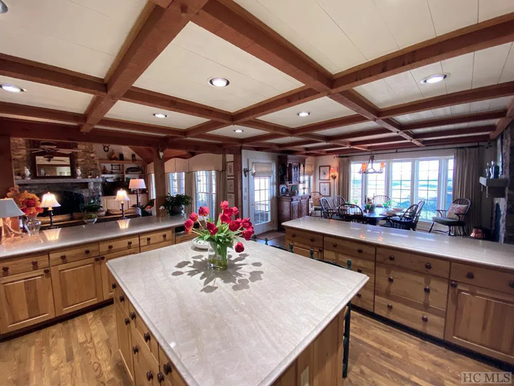 1734 Toxaway Drive Lake Toxaway, NC 28474