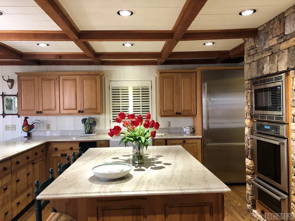 1734 Toxaway Drive Lake Toxaway, NC 28474