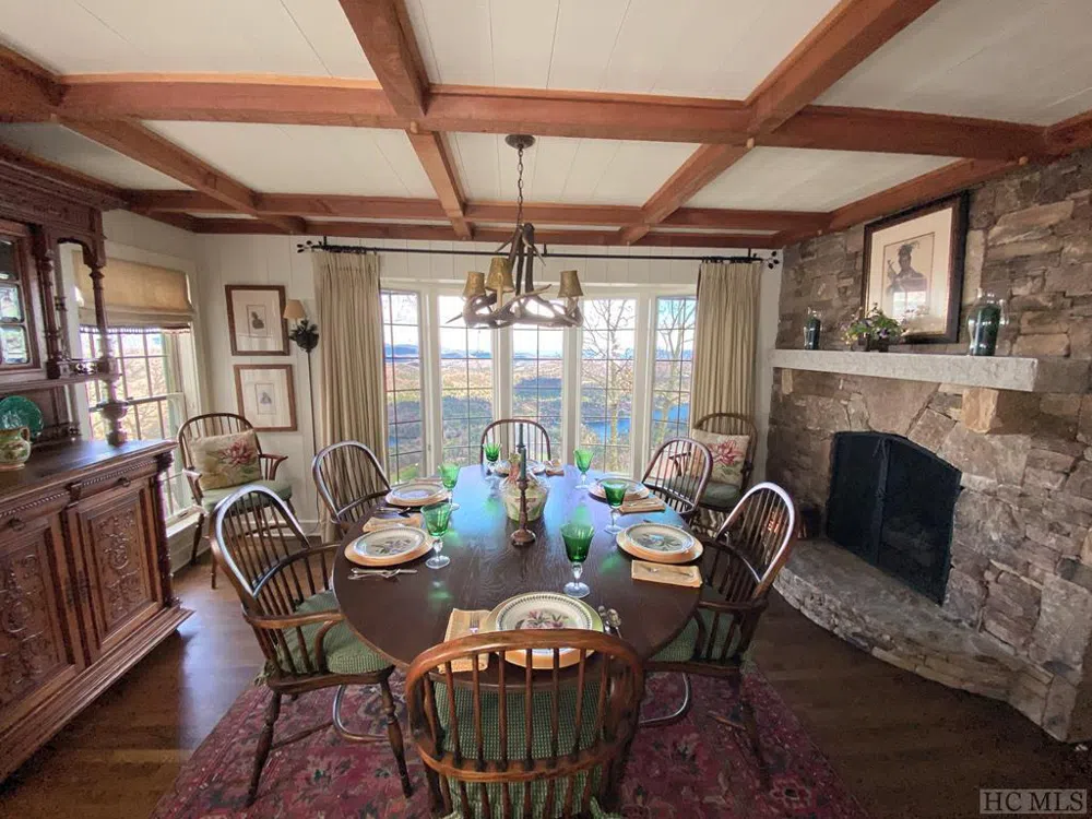 1734 Toxaway Drive Lake Toxaway, NC 28474