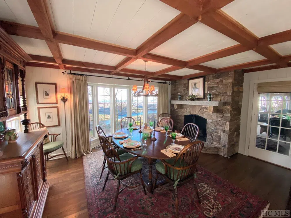 1734 Toxaway Drive Lake Toxaway, NC 28474