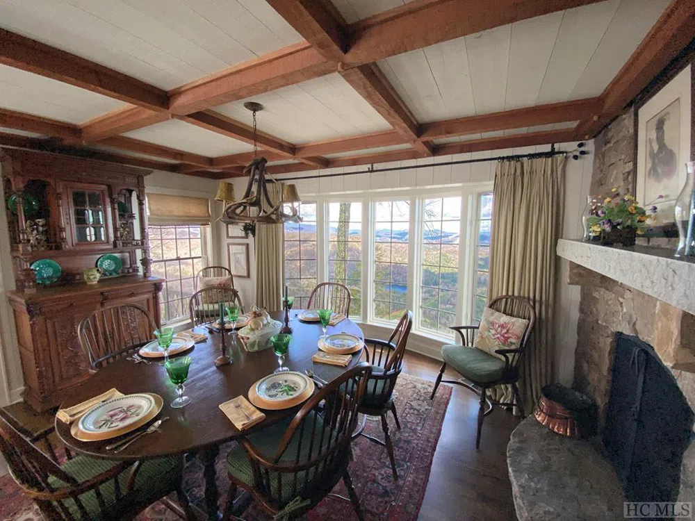 1734 Toxaway Drive Lake Toxaway, NC 28474