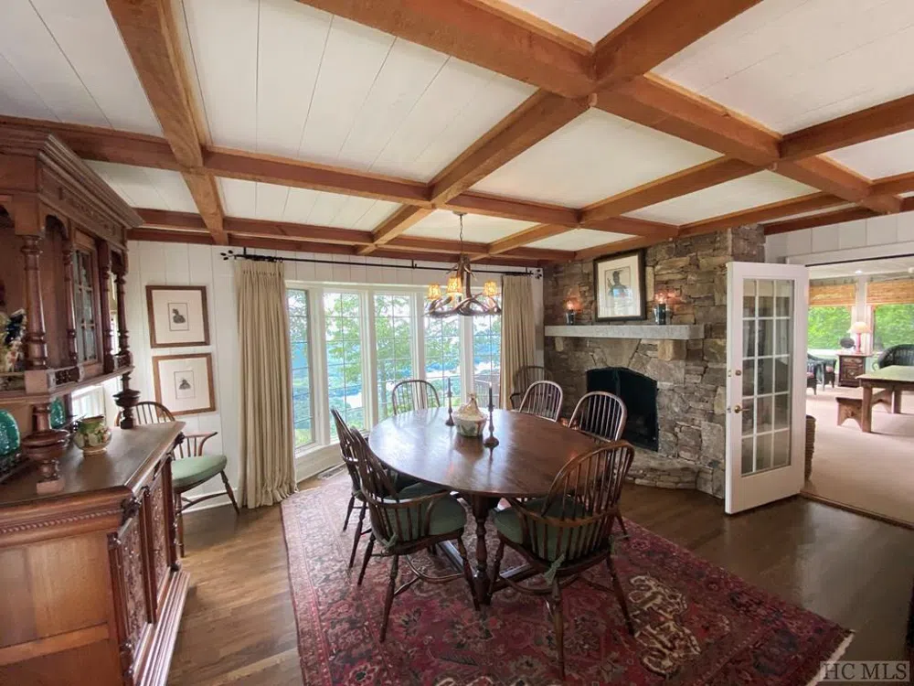 1734 Toxaway Drive Lake Toxaway, NC 28474