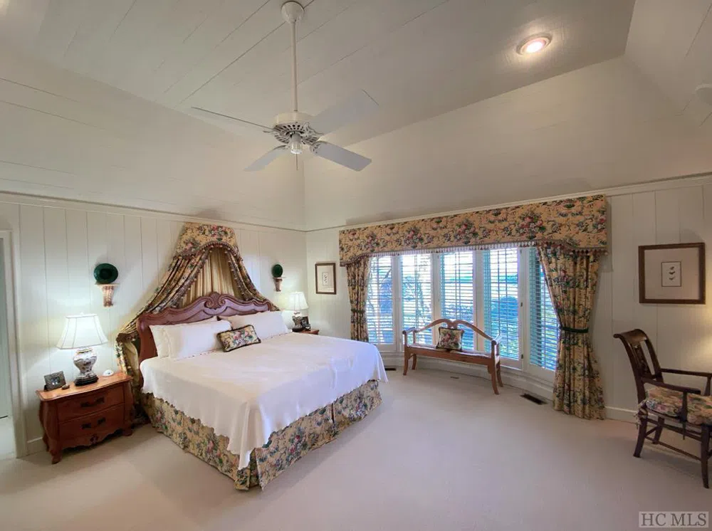 1734 Toxaway Drive Lake Toxaway, NC 28474