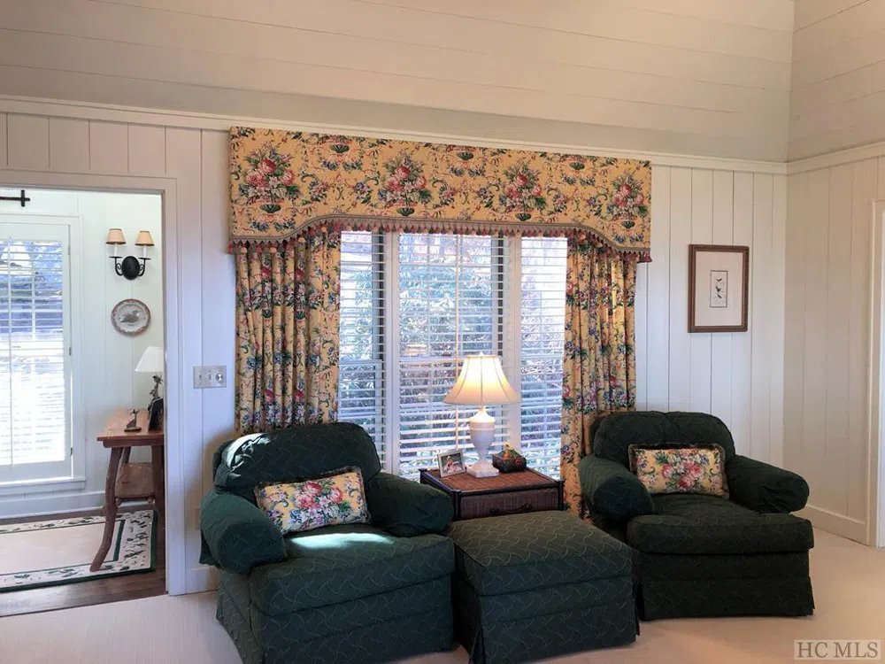 1734 Toxaway Drive Lake Toxaway, NC 28474
