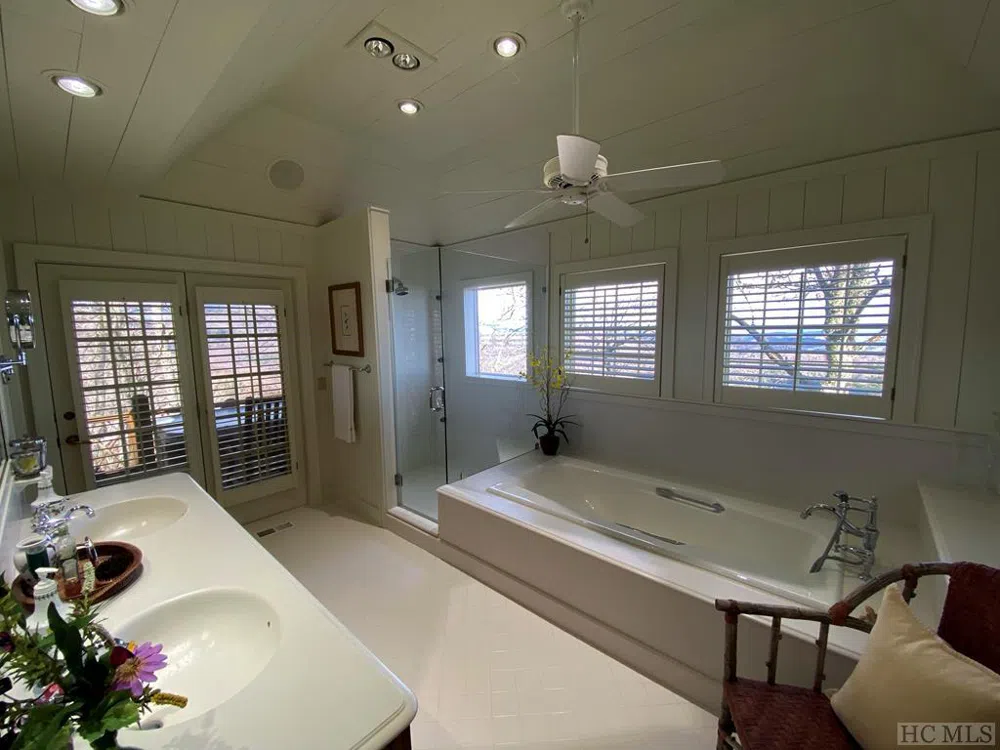 1734 Toxaway Drive Lake Toxaway, NC 28474