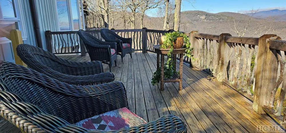 1734 Toxaway Drive Lake Toxaway, NC 28474