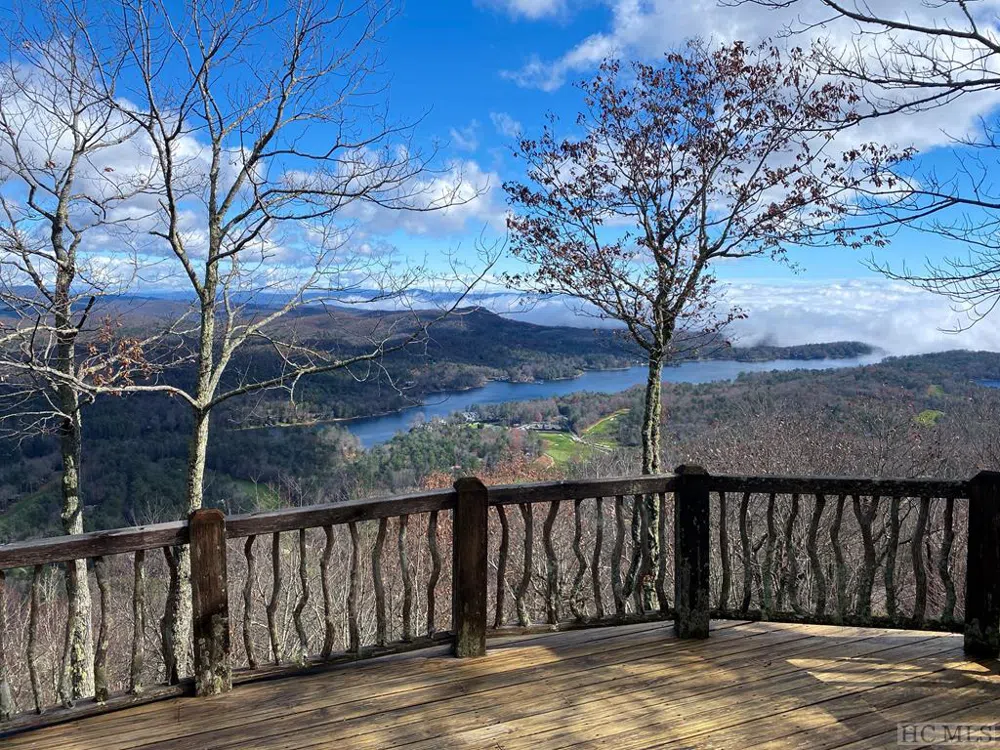 1734 Toxaway Drive Lake Toxaway, NC 28474