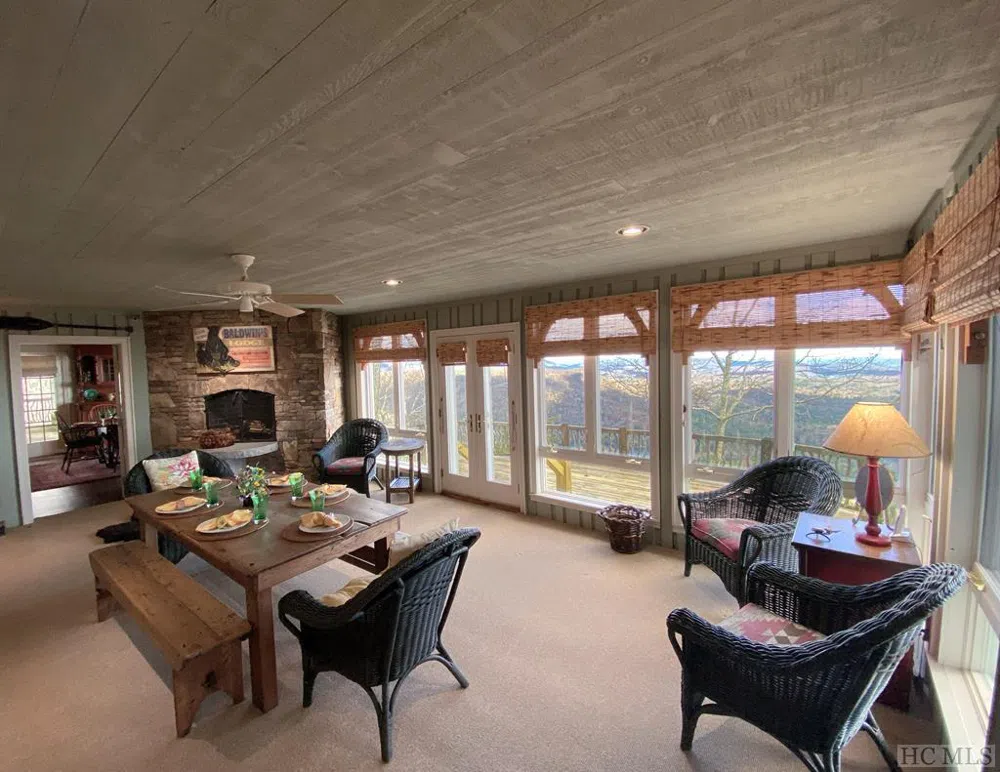 1734 Toxaway Drive Lake Toxaway, NC 28474