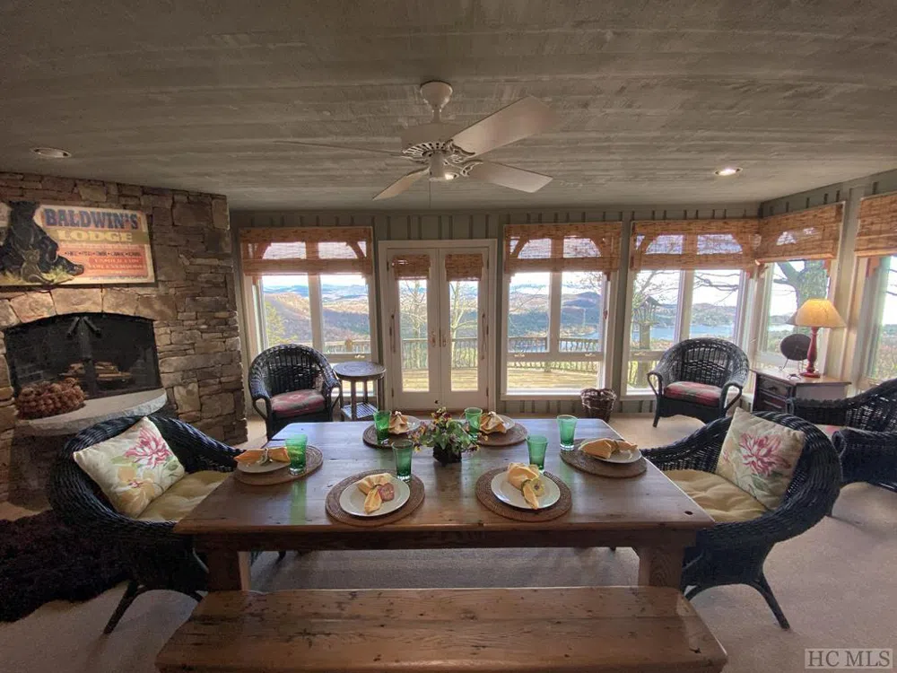 1734 Toxaway Drive Lake Toxaway, NC 28474