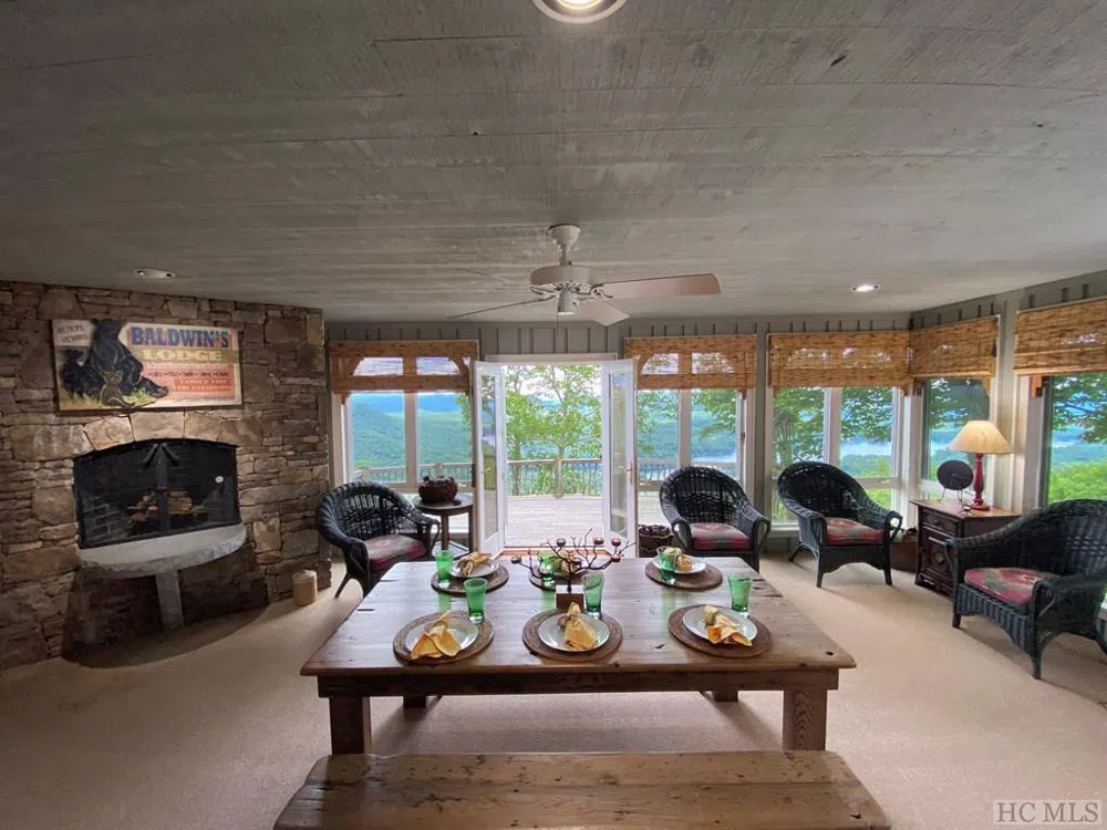 1734 Toxaway Drive Lake Toxaway, NC 28474
