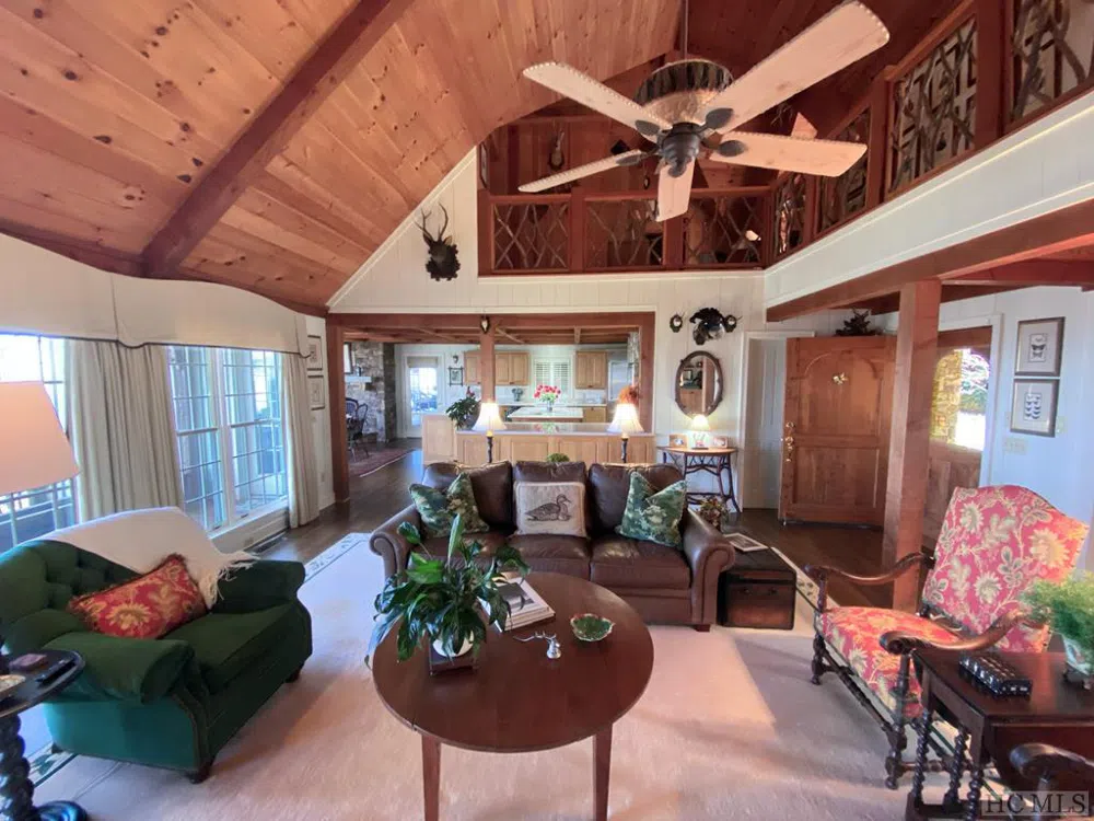 1734 Toxaway Drive Lake Toxaway, NC 28474