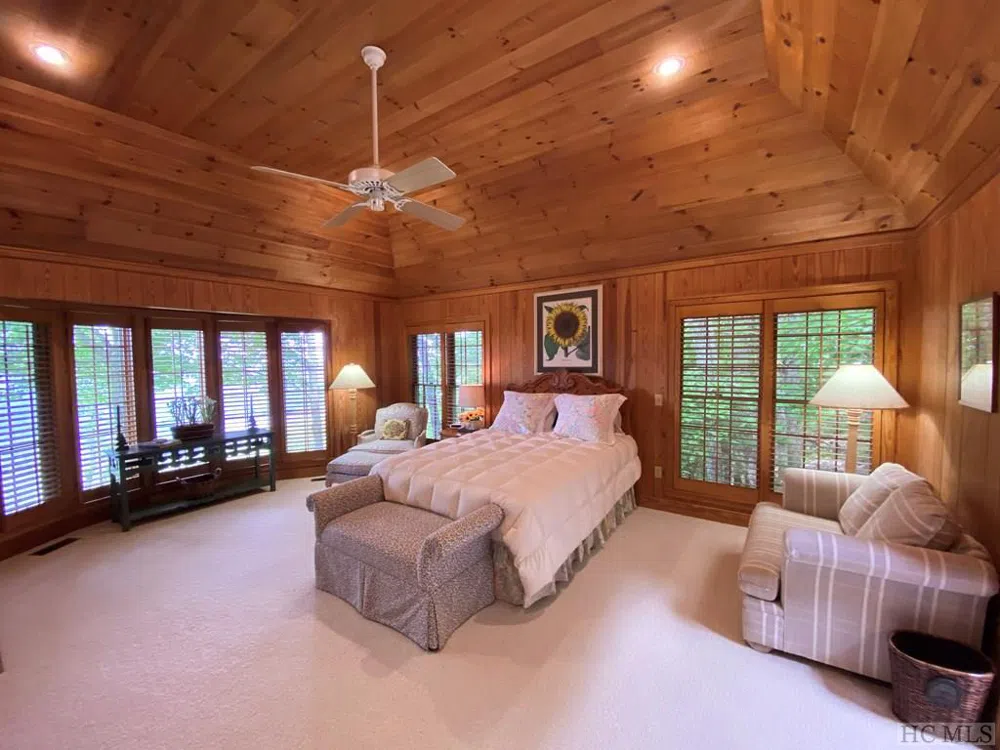 1734 Toxaway Drive Lake Toxaway, NC 28474