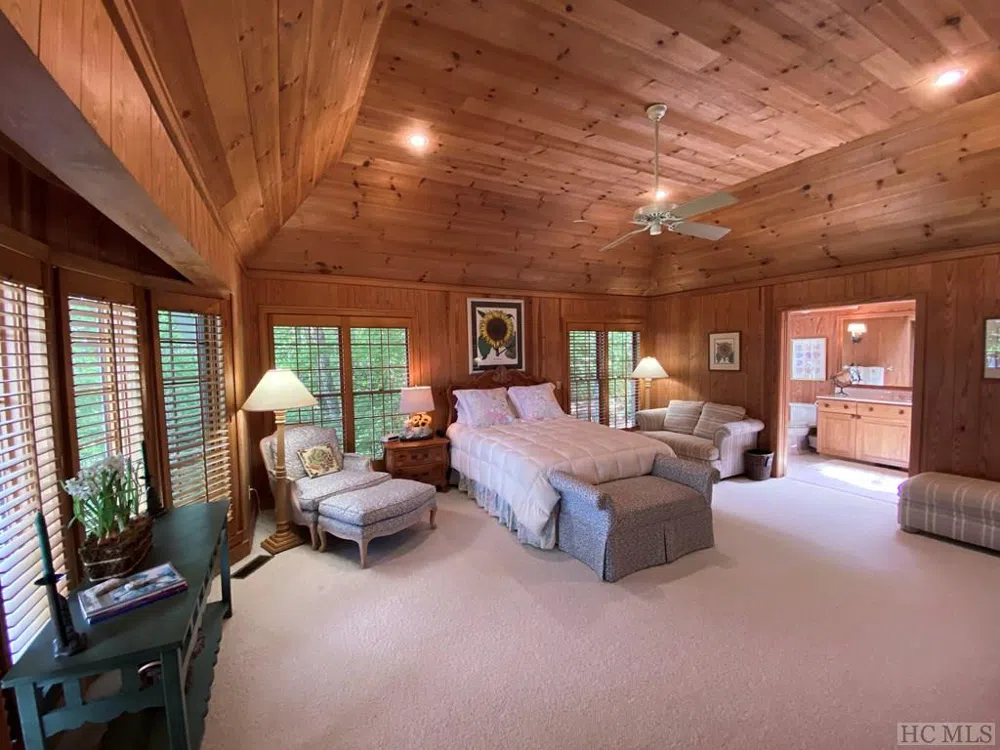 1734 Toxaway Drive Lake Toxaway, NC 28474