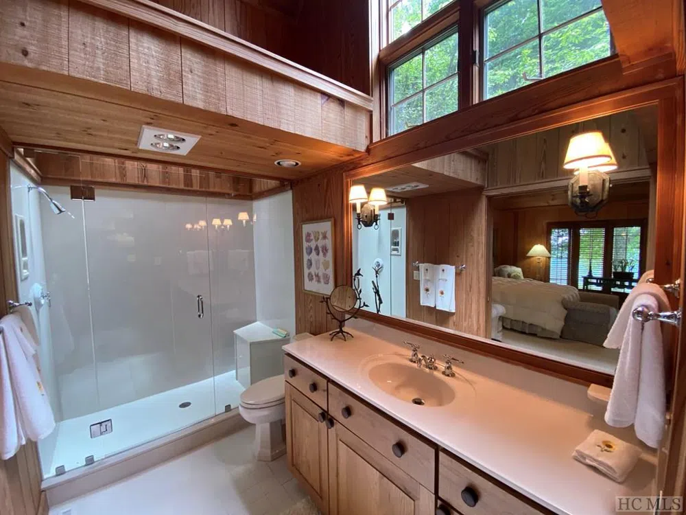 1734 Toxaway Drive Lake Toxaway, NC 28474